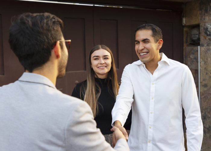 medium-shot-couple-talking-real-estate-agent